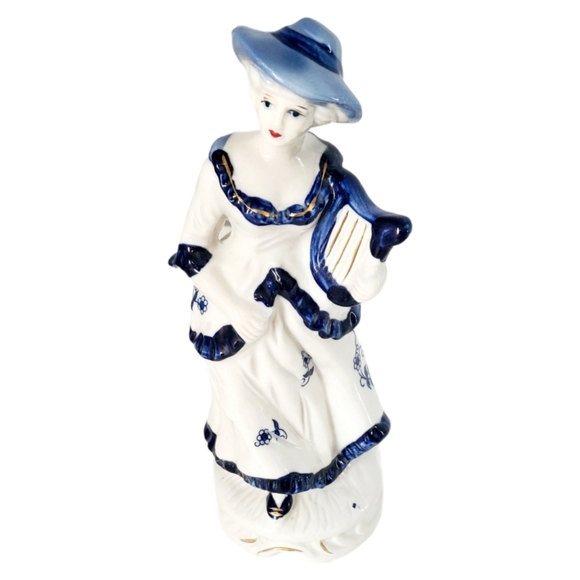 Colonial Style Vintage Man and Woman Figurine Set of 2 Blue and White 8" Taiwan - Picture 4 of 8